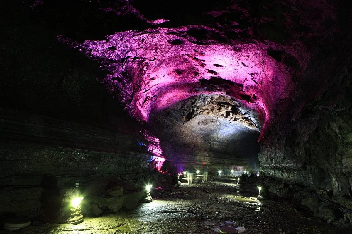 만장굴 산책로 (출처 : 한국관광공사)