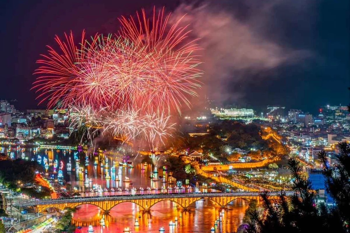 진주시 야경 명소 (출처 : 한국관광공사)